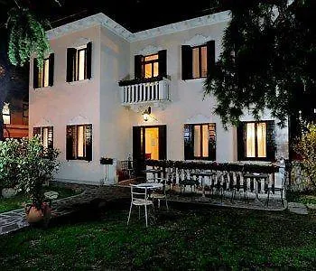 Villa Crispi Mestre 0*,